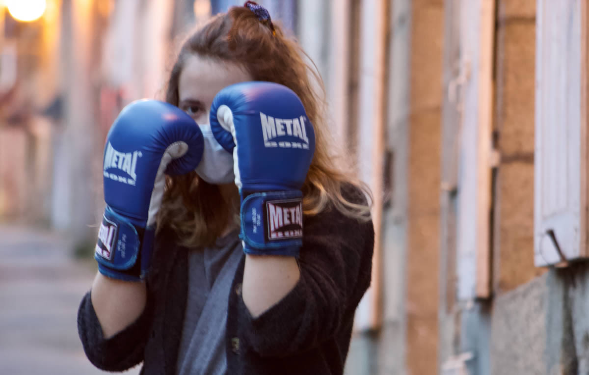 Boxe Du ` S De Femmes Femme Dans Des Gants De Boxe Et Des